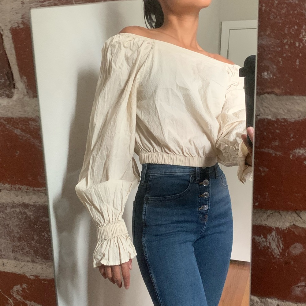 Levi’s off the shoulder blouse